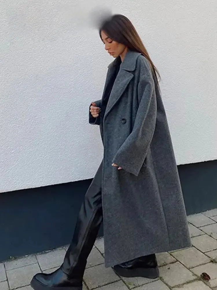 Lång dubbelknäppt damkappa med slag